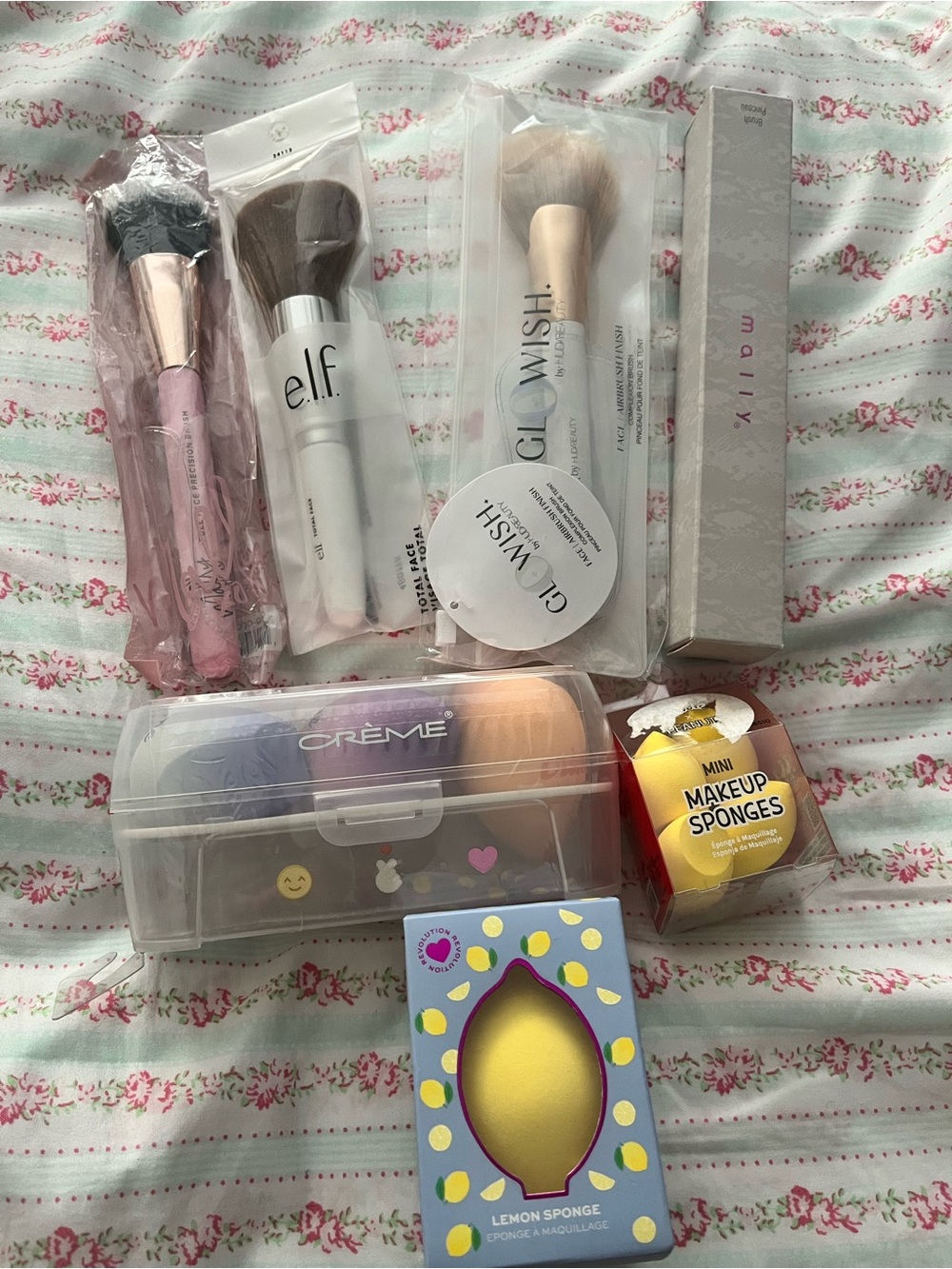 Beauty bundle of brushes & sponges new